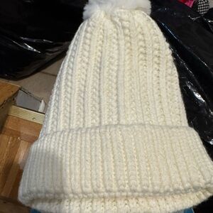 Cozy Cream Knit Pom-Pom Beanie